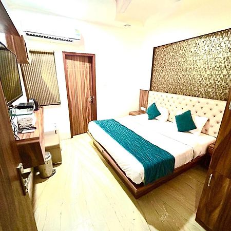 ホテル The Tomar Hospitality ニューデリー エクステリア 写真