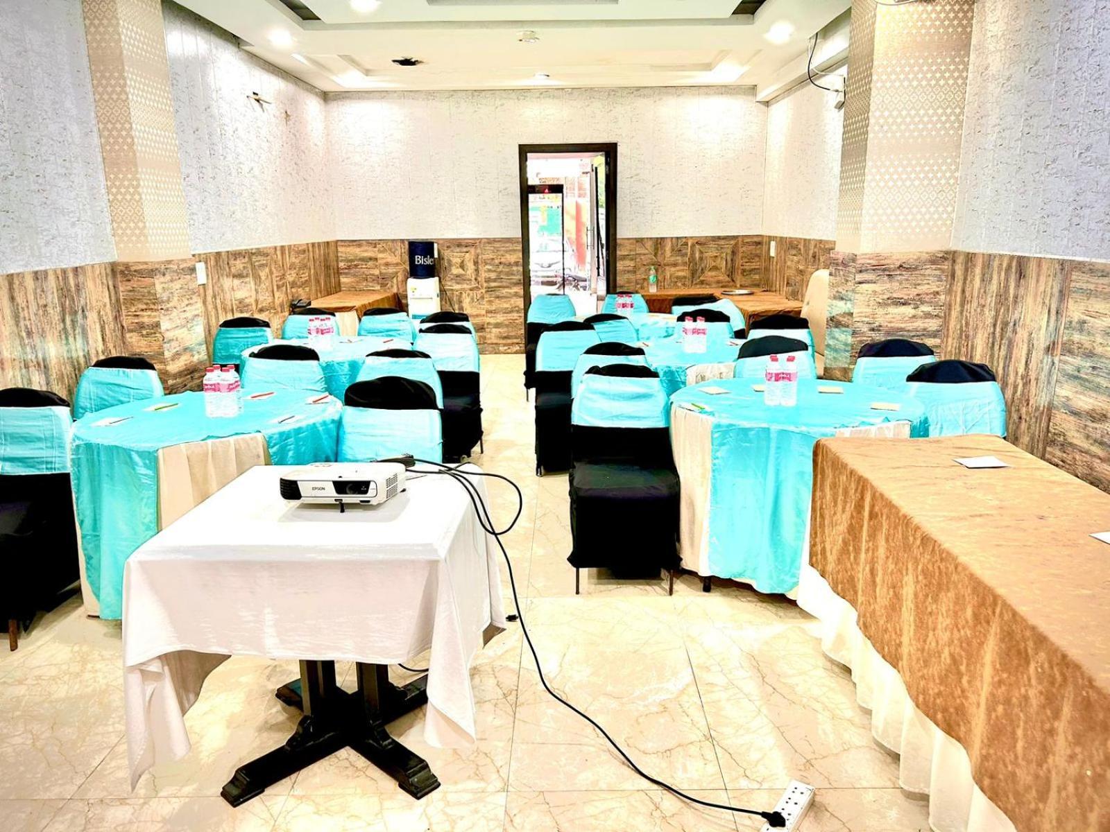 ホテル The Tomar Hospitality ニューデリー エクステリア 写真