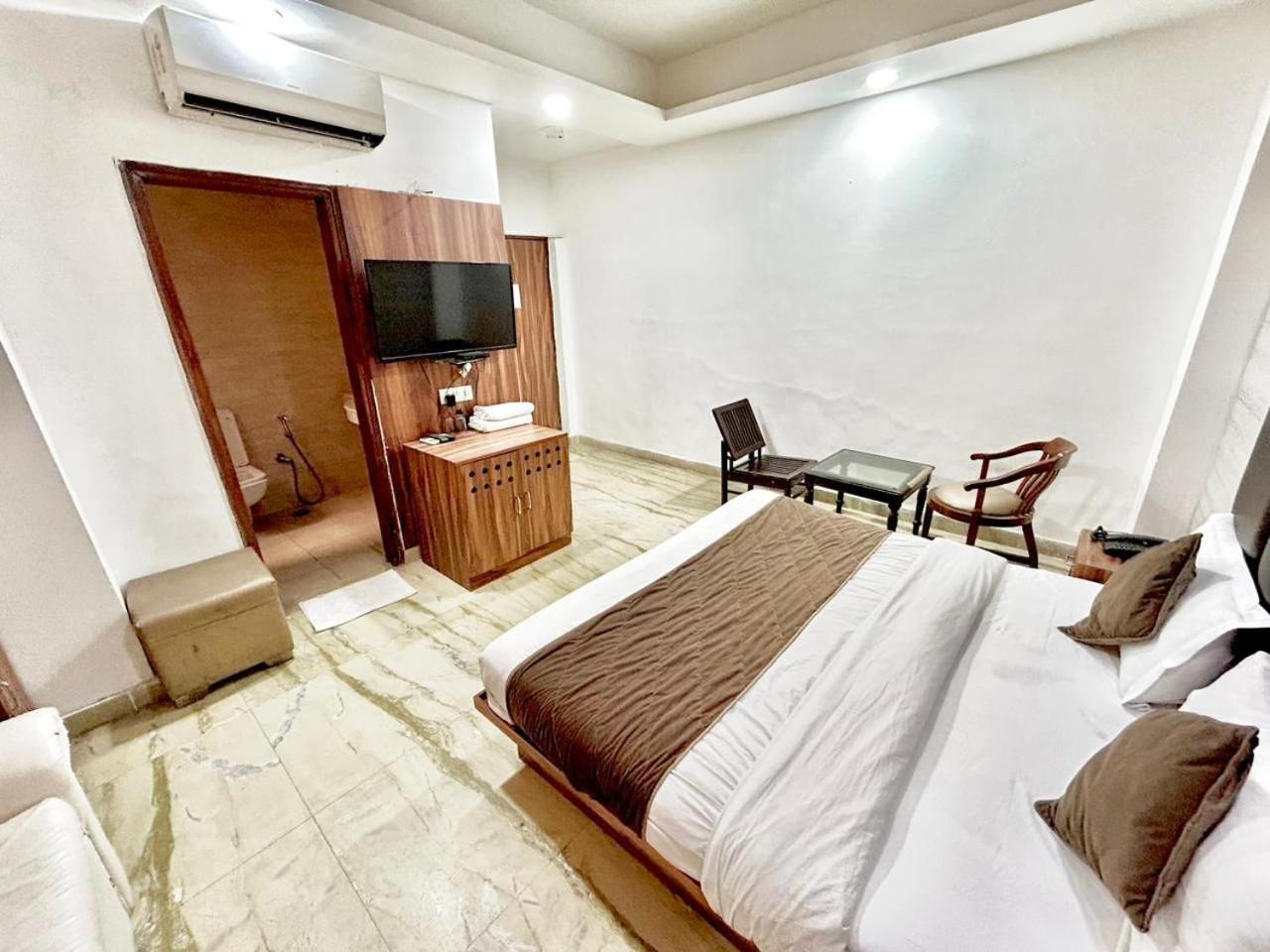 ホテル The Tomar Hospitality ニューデリー エクステリア 写真