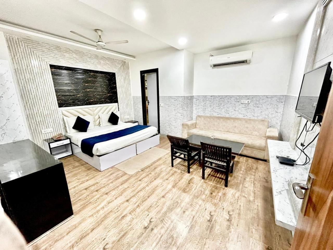 ホテル The Tomar Hospitality ニューデリー エクステリア 写真