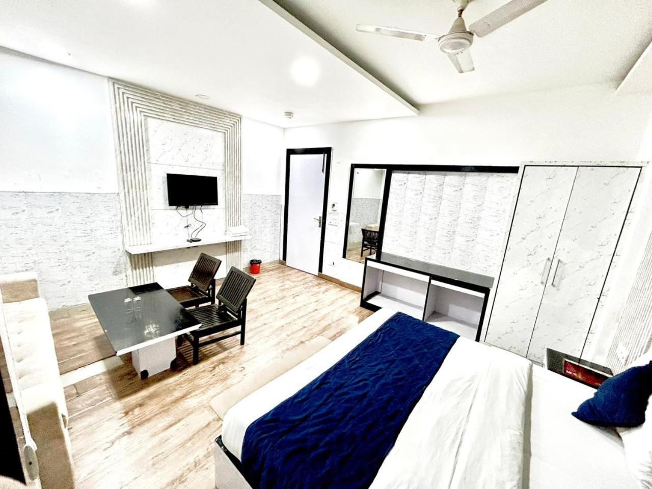 ホテル The Tomar Hospitality ニューデリー エクステリア 写真