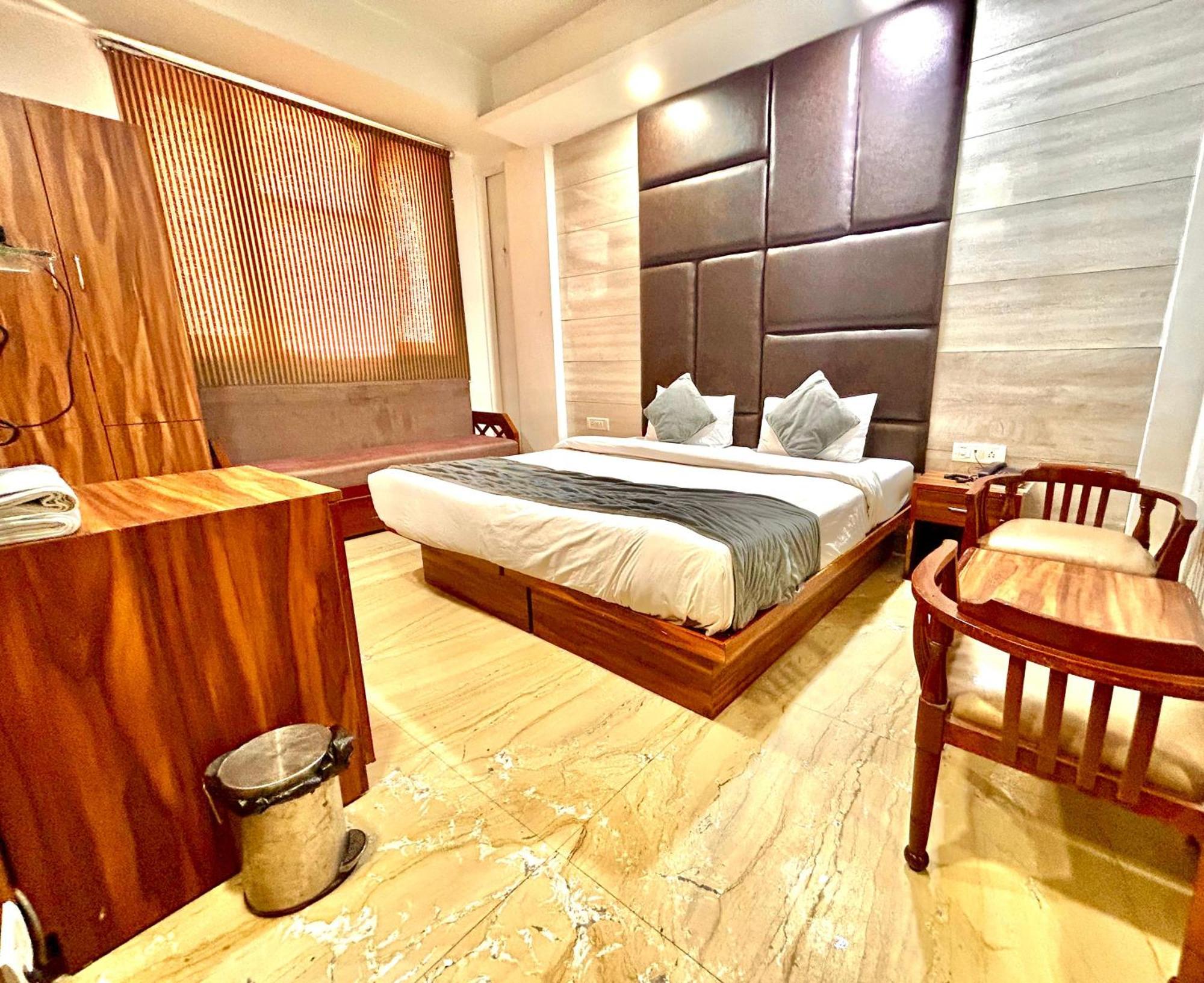 ホテル The Tomar Hospitality ニューデリー エクステリア 写真